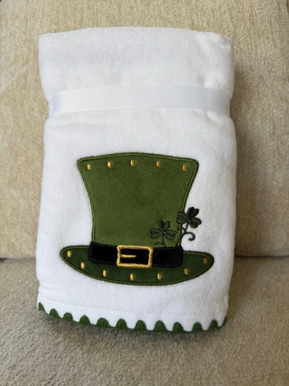 KassaDecor White Hand Towel with Green Embroidered Leprechaun Hat, Set of 2